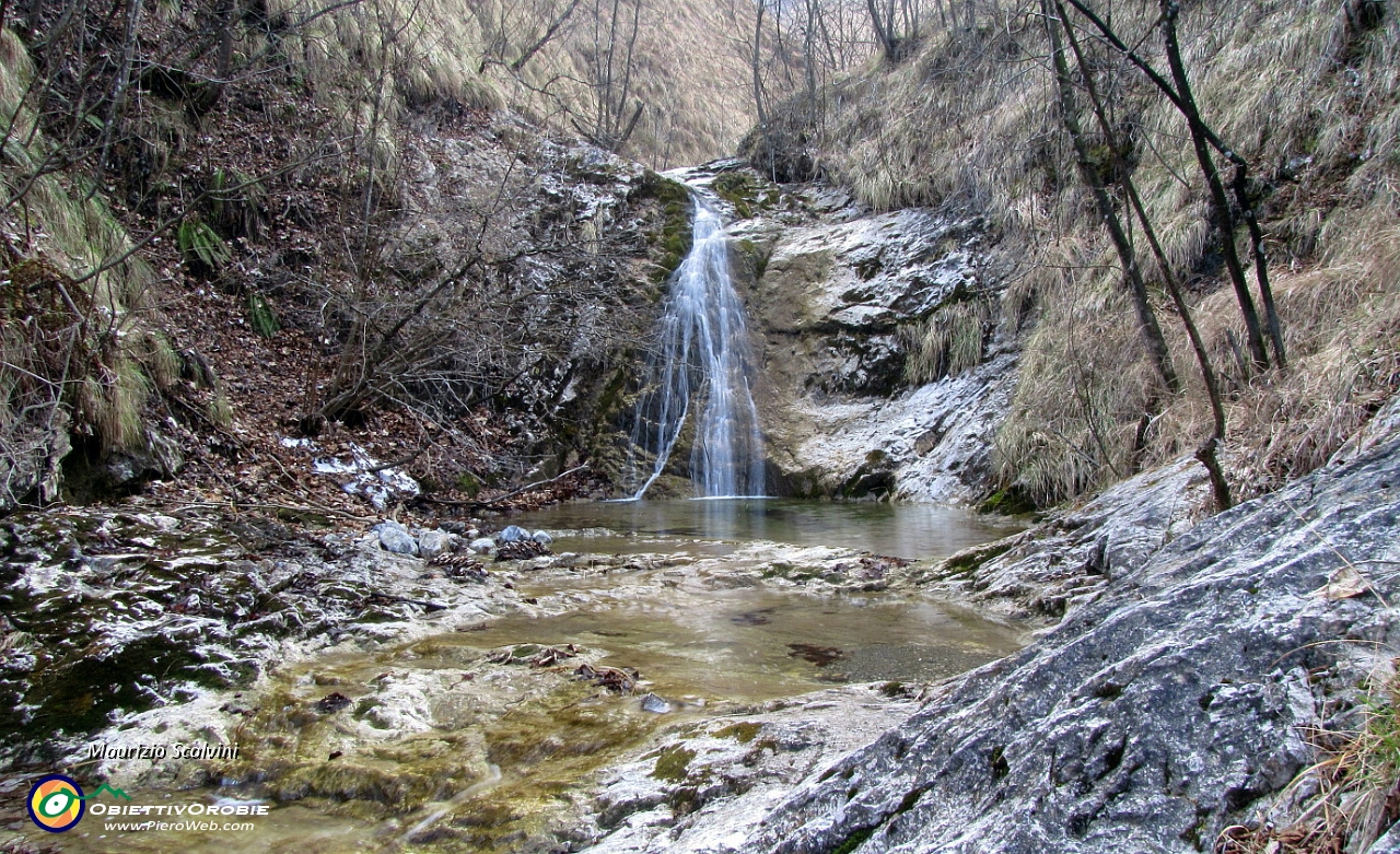 27 Ultimissima cascata, alta una decina di metri, raggiungibile con notevole difficoltà.JPG